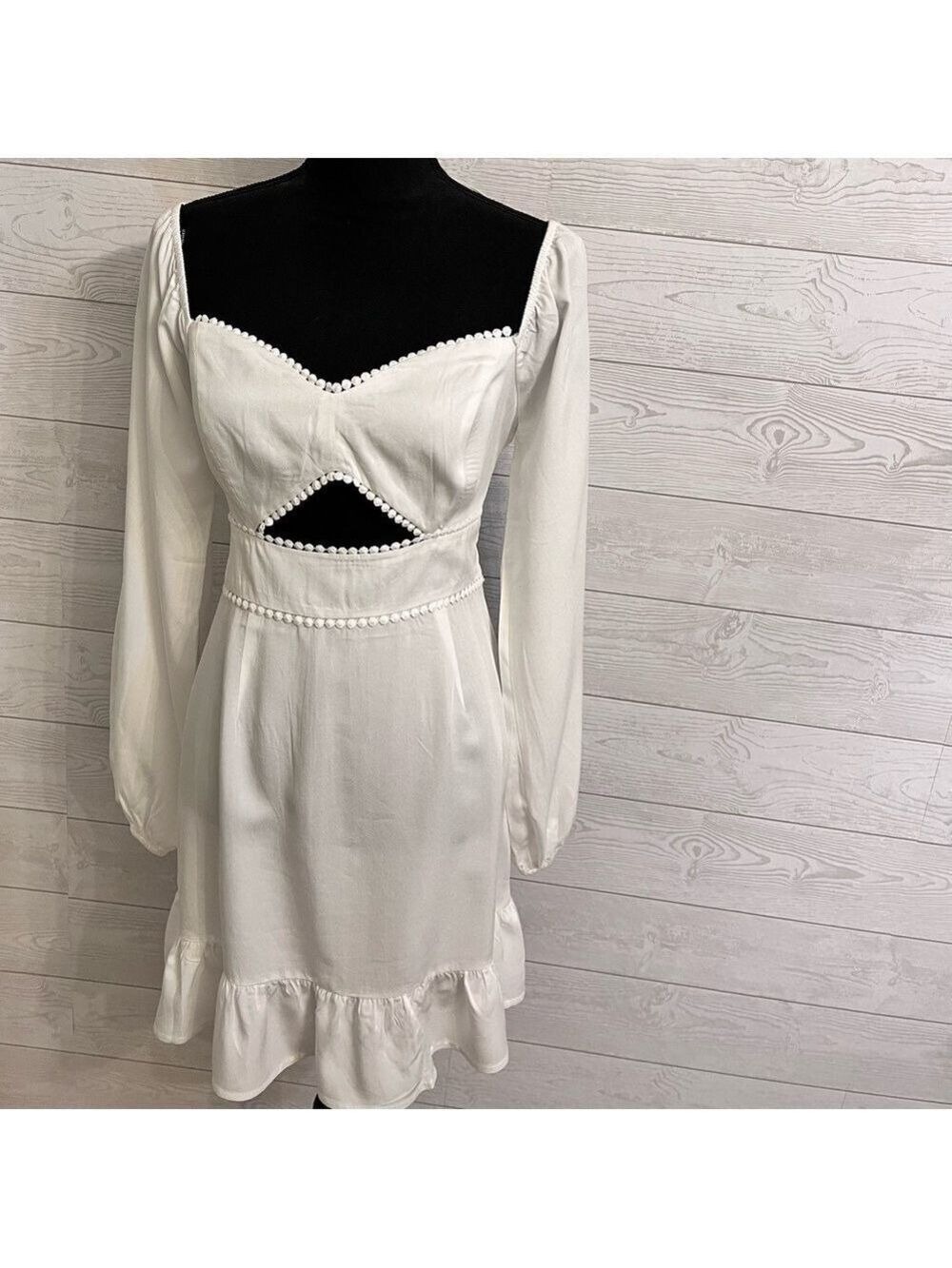 Forever 21 Women’s White Cotton Long Sleeve Dress. Size M